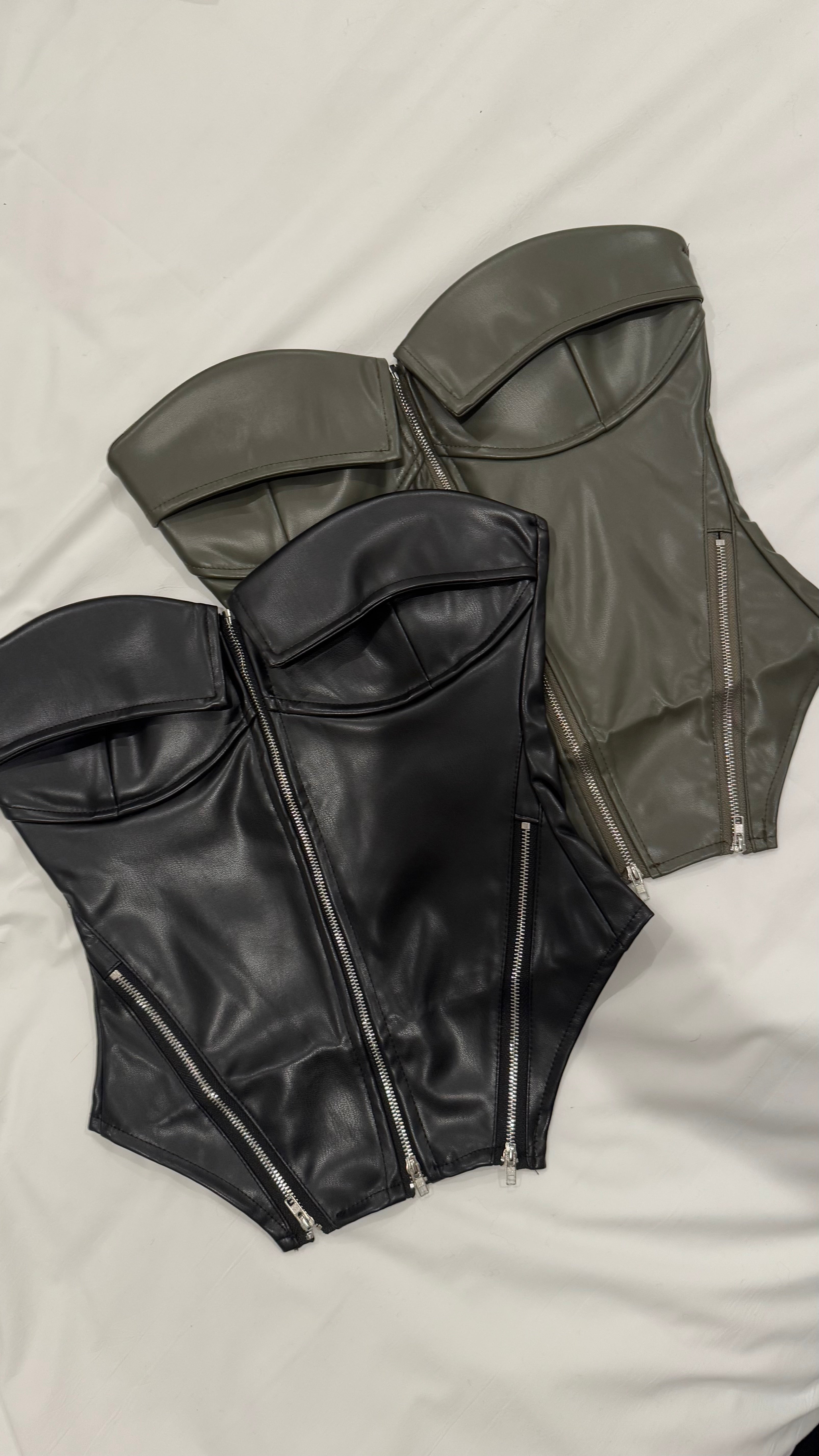 Snapped Corset Black