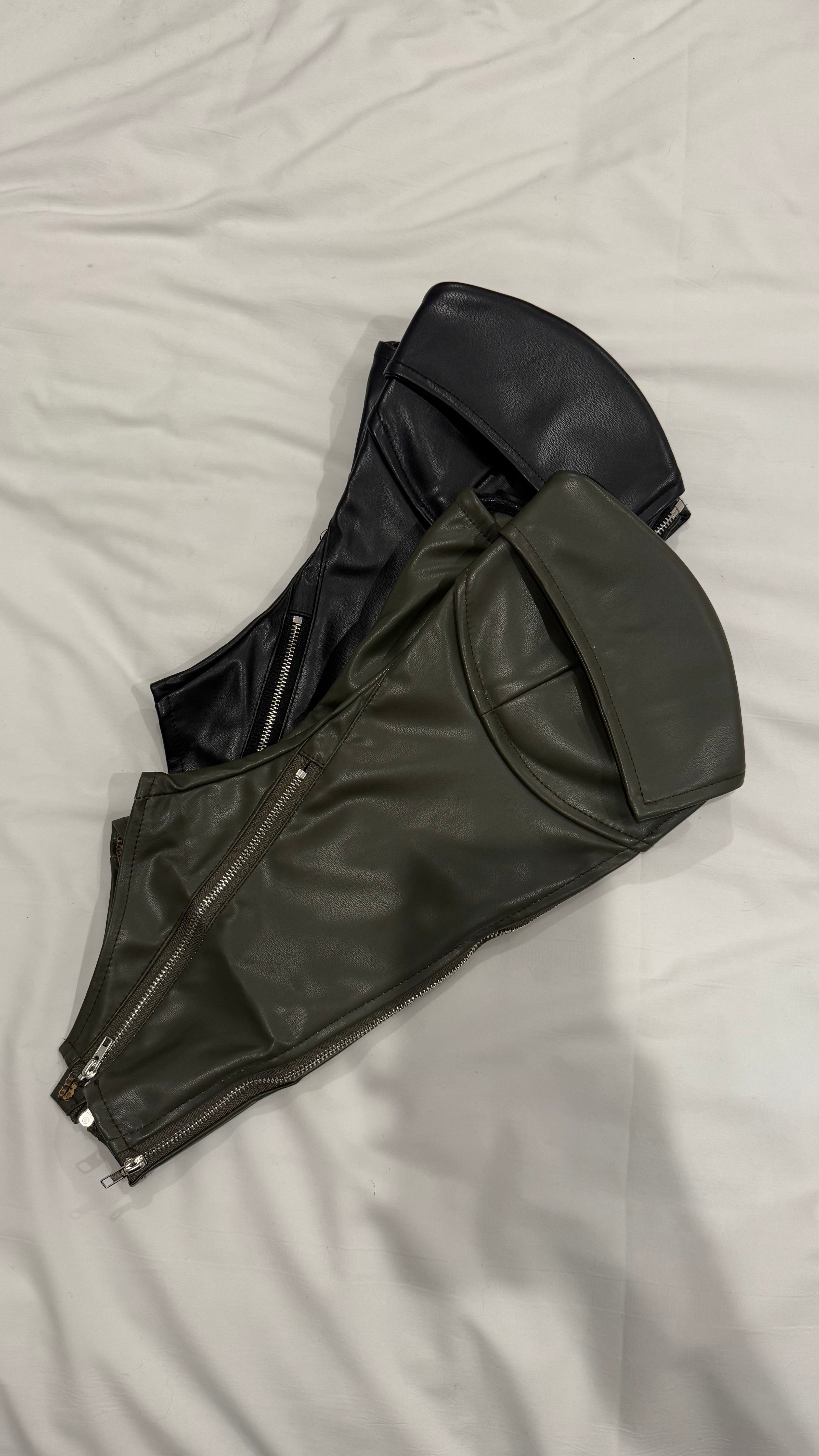 Snapped Corset Black